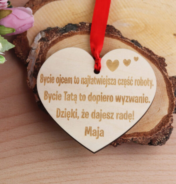 ZAWIESZKA SERCE - Bycie ojcem to najłatwiejsza część roboty. Bycie Tatą to dopiero wyzwanie.