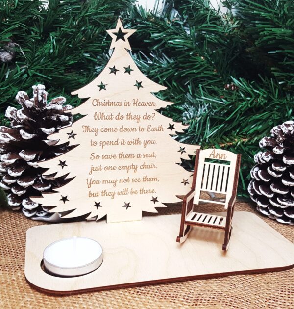 CHOINKA Z KRZESŁAMI - UPAMIĘTNIAJĄCA ZMARŁE OSOBY -PRZY WIGILIJNYM STOLE - PO ANGIELSKU