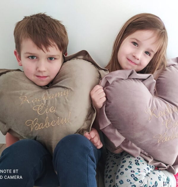 PODUSZKA SERCE Z FALBANKĄ - DLA BABCI I DZIADKA - WYBÓR KOLORU - ZESTAW 2 SZT - PRODUKT Z WYSYŁKĄ TYLKO NA TERENIE POLSKI