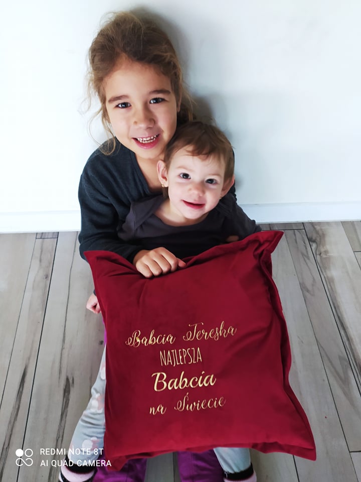 PODUSZKA NA DZIEŃ BABCI I DZIADKA - DOWOLNY HAFT - WYBÓR KOLORU - PRODUKT Z WYSYŁKĄ TYLKO NA TERENIE POLSKI - obrazek 2
